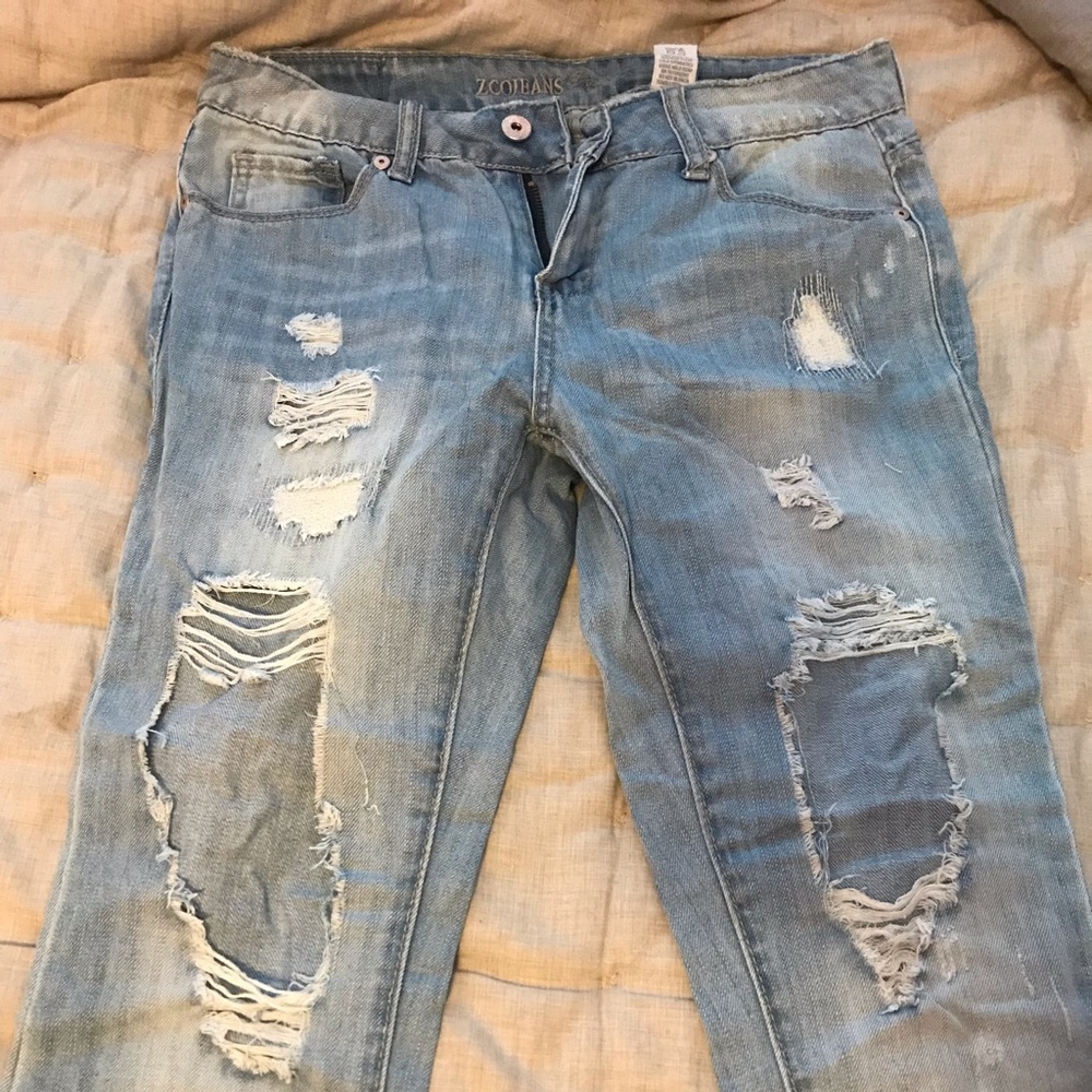 Light wash distressed cropped jeans